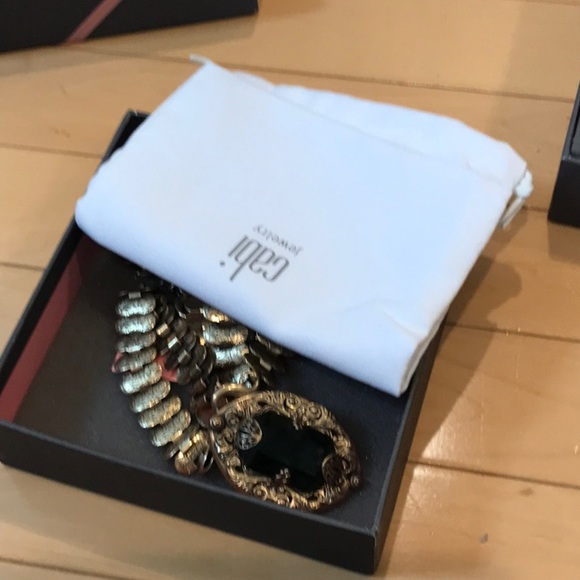 Vintage Cabi Trinity medallion necklace w matching bracelet – new i… - Picture 4 of 5